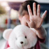 Çocuğunuzu cinsel istismardan korumanın yolları!