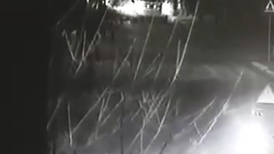 Polis gibi davranıp yolu kestiler!