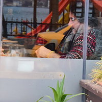 Sevgilisinin önüne set kurdurdu