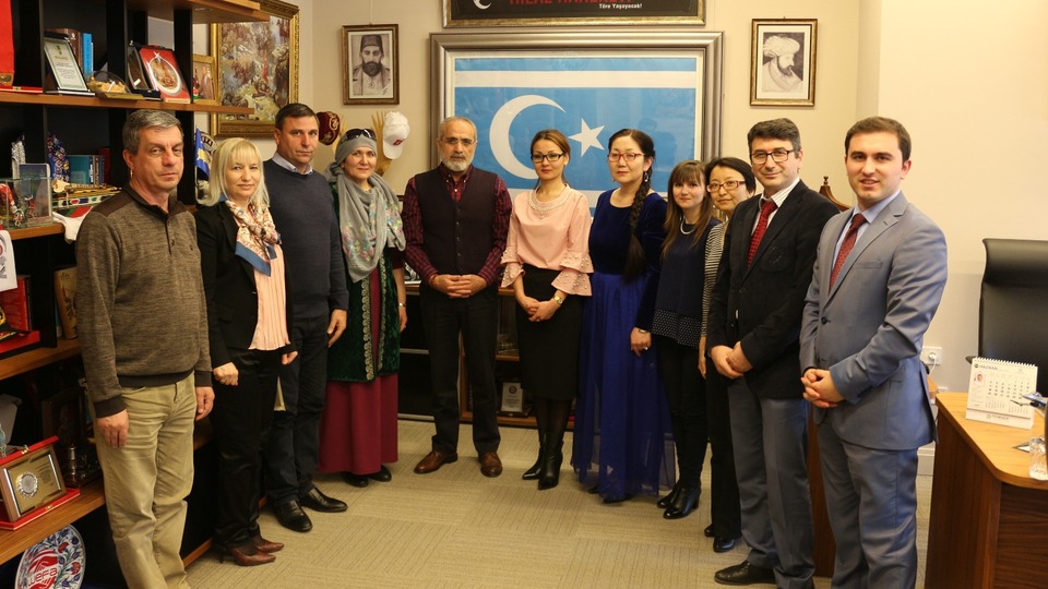 Türk dünyasından basın mensupları Yalçın Topçu'yu ziyaret etti