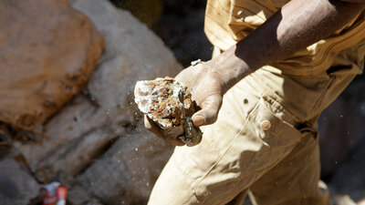 Apple maden arayışında! iPhone pili için 5 yıllık kontrat yapacak