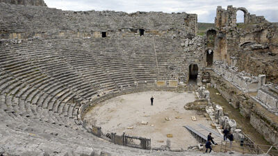 13 bin kişilik antik tiyatroya tarihi dokunuş!