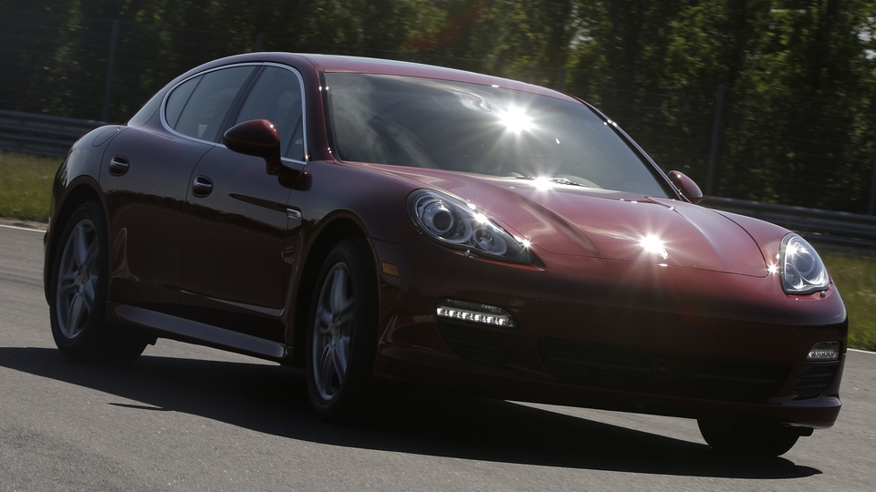 Bu otomobili insan değil telefon sürüyor!