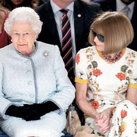 Kraliçe ilk kez moda defilesi izledi!