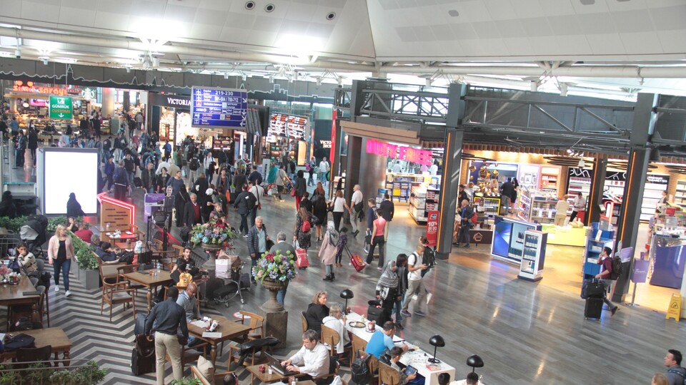 Sigara, parfüm, elekronik! Para bastılar