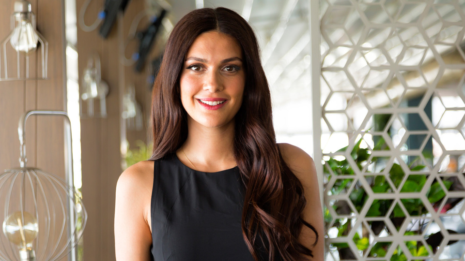 Bergüzar Korel hakareti affetmedi!