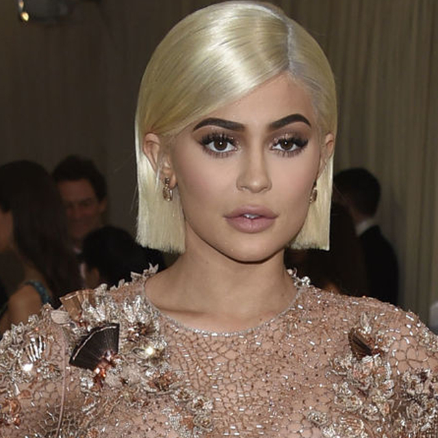 Kylie tweet attı Snapchat çakıldı