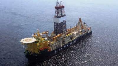 Türk savaş gemisi yolunu kesti: Çekilin yoksa birlikte batacağız