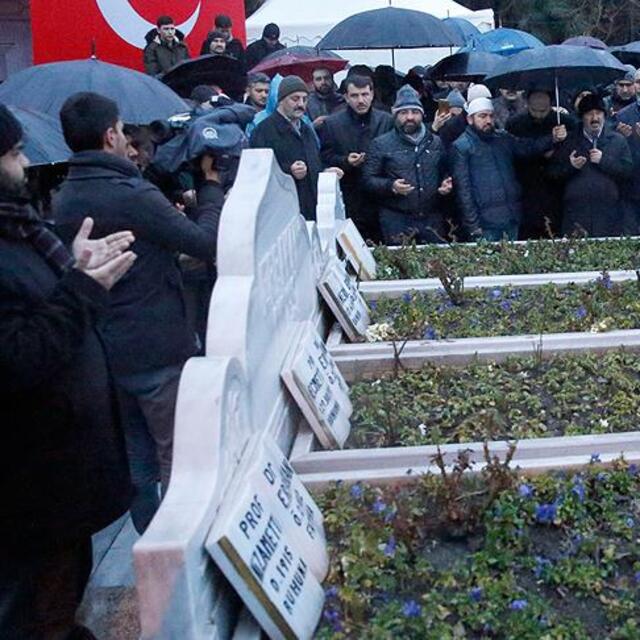 Necmettin Erbakan mezarı başında anıldı