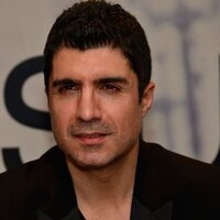 Özcan Deniz annesine villa aldı!