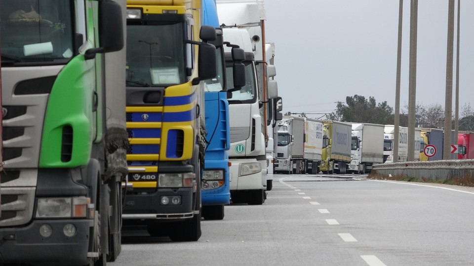 Günlerdir bekleyenler var... Kuyruk 32 kilometreye ulaştı!