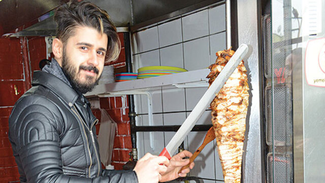 Emrah'ın oğlu dönerci oldu