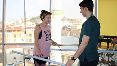 Trafik kazası geçirdi, 17 gün yoğun bakımda kaldı! İlk adımını 4 ay sonra attı...