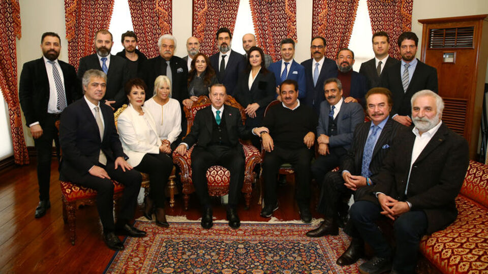 Cumhurbaşkanı Erdoğan sanatçıları kabul etti