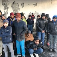 Organizatörler tarafından yol kenarına bırakıldılar