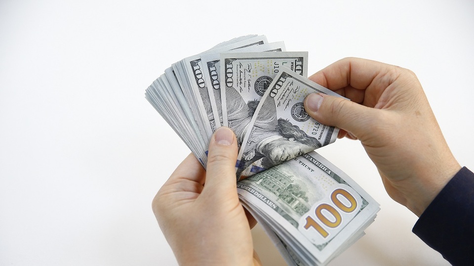 Dolar yeni haftaya düşüşle başladı