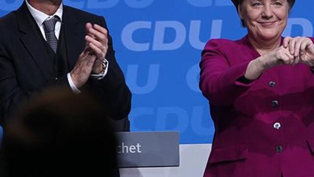 Merkel, koalisyon protokolüne onay verdi