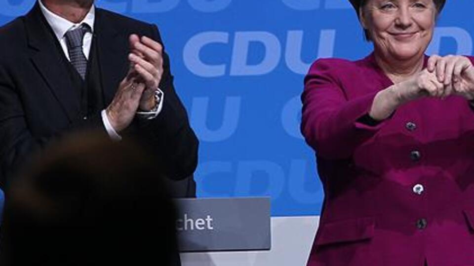 Merkel, koalisyon protokolüne onay verdi