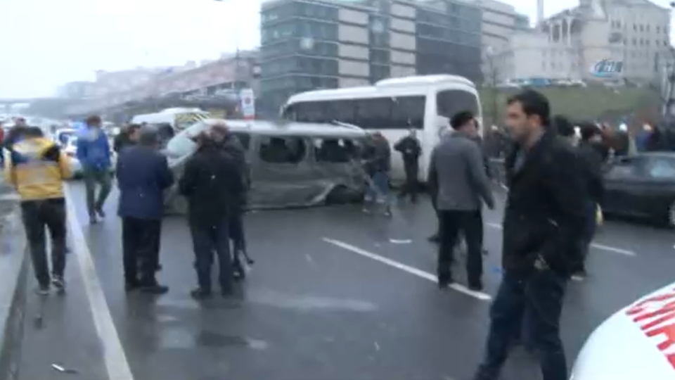 Bağcılar'da zincirleme kaza! Yaralılar var