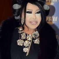 Bülent Ersoy kürk protestosu için kürk giydi