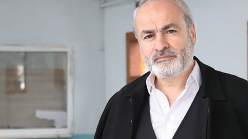 Oyunculuğa adım attı