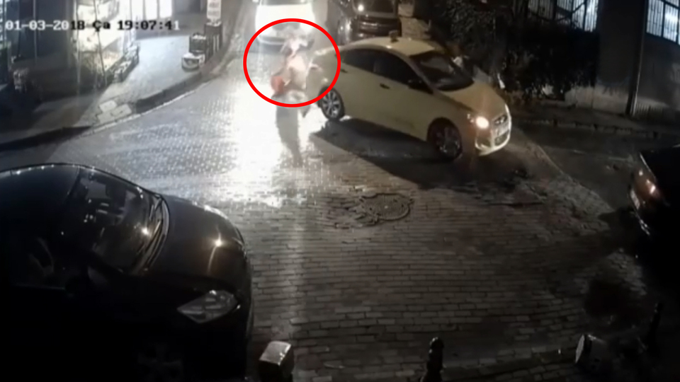 Anne ve bebeği ölümden döndü! Sürücüden kan donduran sözler!