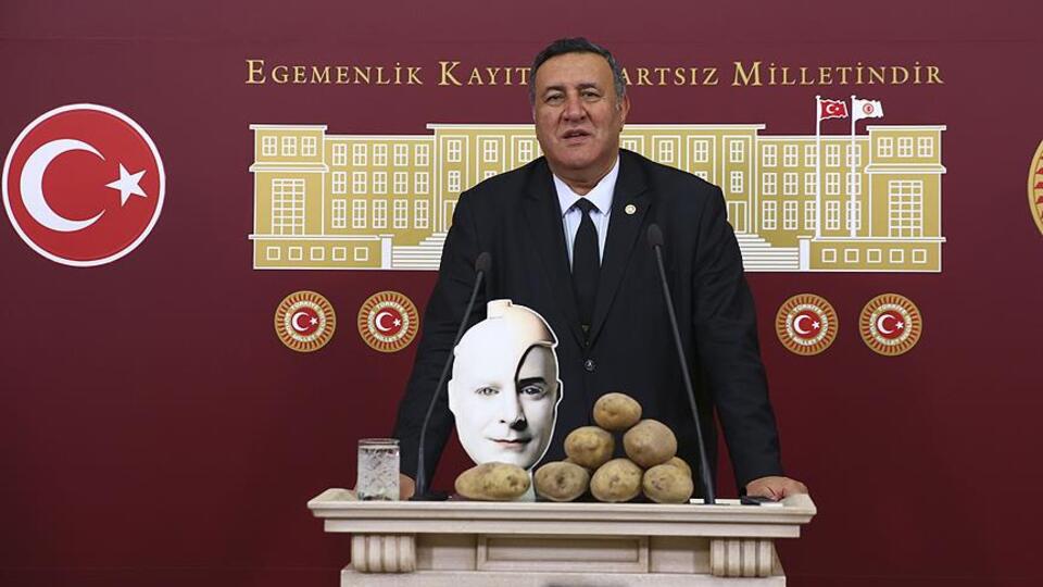 'Patates' sorununa Meclis'te Cem Yılmaz'ın filmi ile dikkat çekti