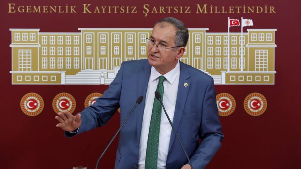 CHP'li Sertel 'TRT 208 şarkıyı yasakladı' dedi, listeyi açıkladı