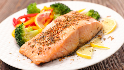 Fırında sebzeli somon