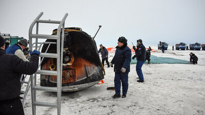İki ABD'li bir Rus astronotu taşıyan Soyuz kapsülü dünyaya döndü!