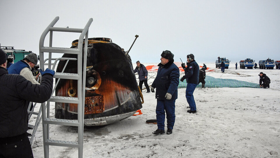 İki ABD'li bir Rus astronotu taşıyan Soyuz kapsülü dünyaya döndü!
