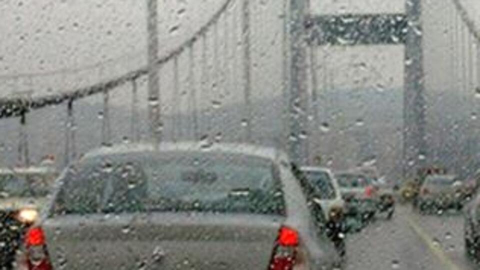 Sağanak yağış trafiği felç etti!