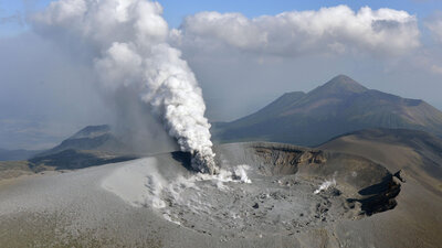 Japonya'da yanardağ patlaması!