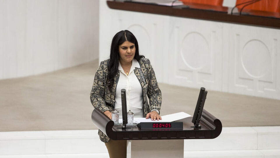 HDP'li Dilek Öcalan'a 2 yıl 6 ay hapis cezası