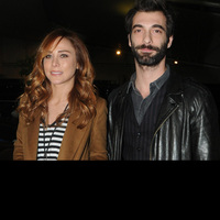 Dizi setine sevgiliden çiçek