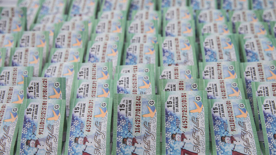 Büyük ikramiye çeyrek bilete isabet etti