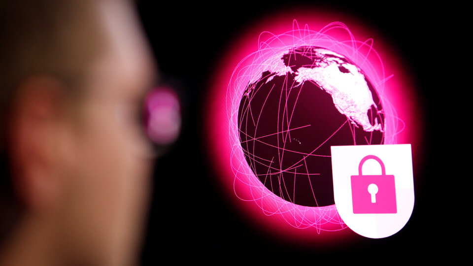 Hacker'ların amacı interneti topyekûn çökertmek!