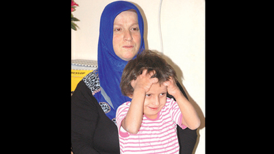 Annesinin karaciğeriyle kaşıntıdan kurtuldu