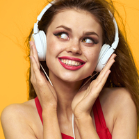 Uzmanlardan kritik uyarı: Günde 1 saatten fazla kulaklık kullanmayın!