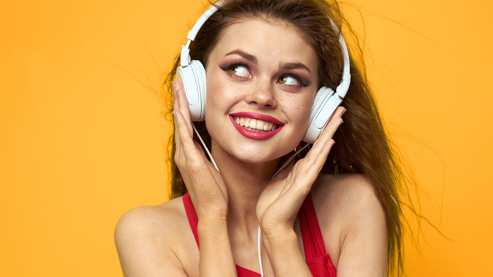 Uzmanlardan kritik uyarı: Günde 1 saatten fazla kulaklık kullanmayın!