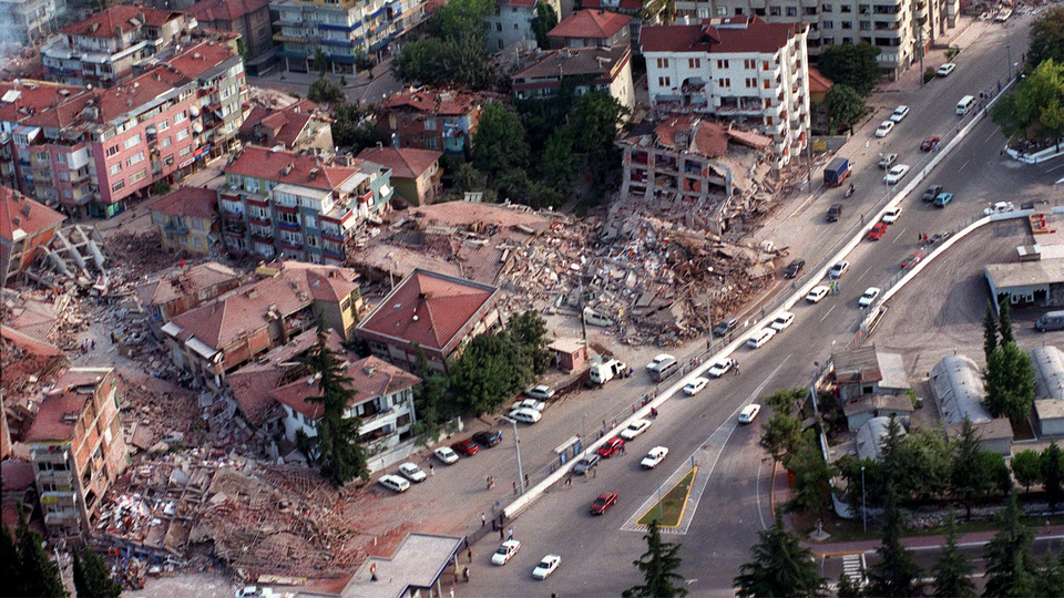 Nüfusun % 27'si binaların % 26'sı tehdit altında