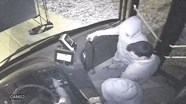 Otobüs kaçırıp İstanbul yollarını birbirine kattılar!