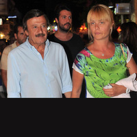 Eşinden olay sözler: Evde benim, evden çıktığında elin...