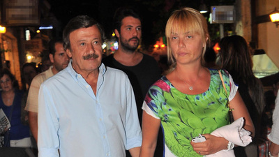 Eşinden olay sözler: Evde benim, evden çıktığında elin...