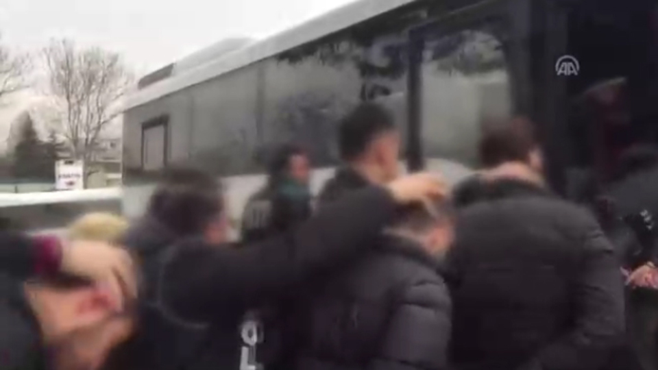 Uyuşturucu çetesiyle klip çeken sanatçı yakalandı!