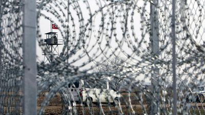 Yunan askerleri 'casusluğa teşebbüsten' tutuklandı