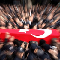 Şehidin babası kapıyı açtı, eşine dönüp böyle seslendi!