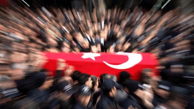 Şehidin babası kapıyı açtı, eşine dönüp böyle seslendi!