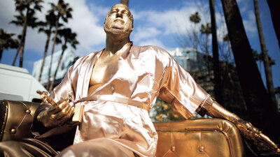 Ünlüler Kaldırımı'na Oscar'lık taciz heykeli!