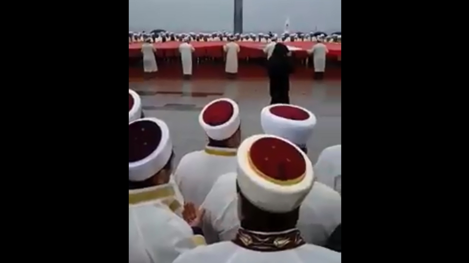 Afrin için bir araya gelen imamlar, dua edip Türk Bayrağı açtı